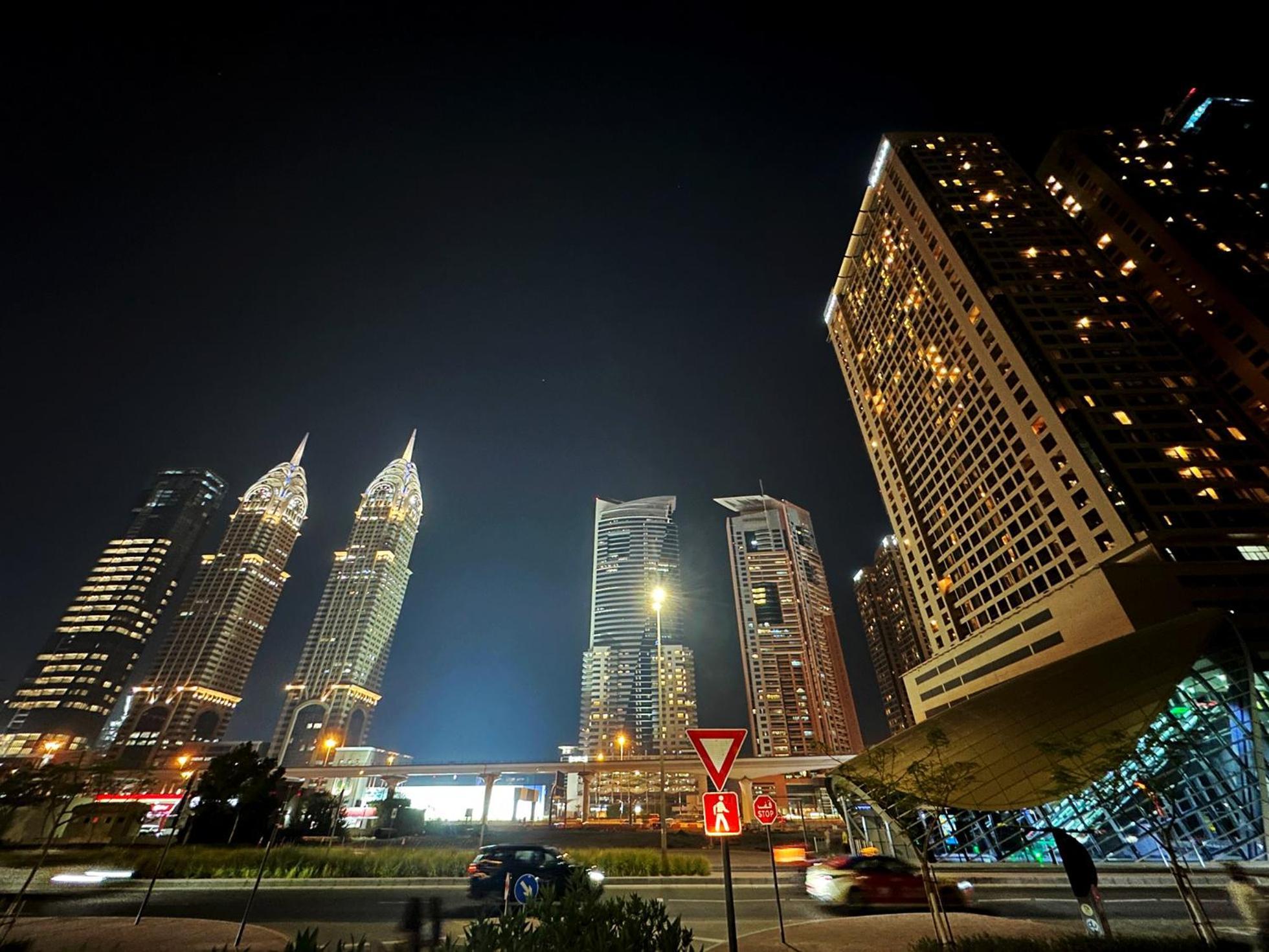 Vista Partition Room In Tecom Near Internet City Metro Dubai Exterior photo